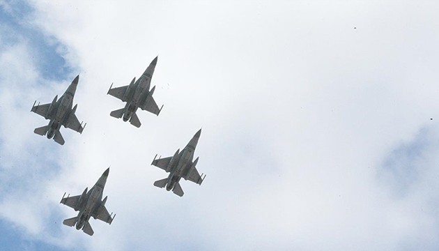 Bolu semalarında şehitler için saygı uçuşu