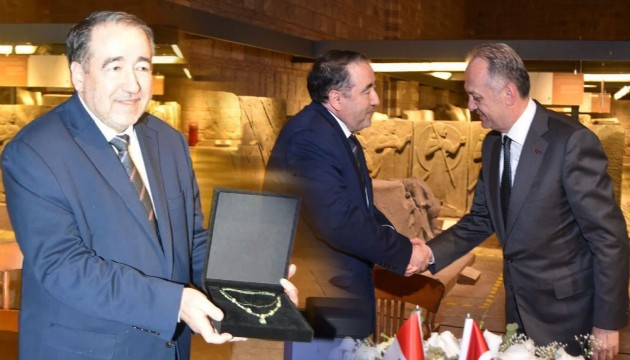 Türkiye tarihi kolyeyi Peru'ya iade etti