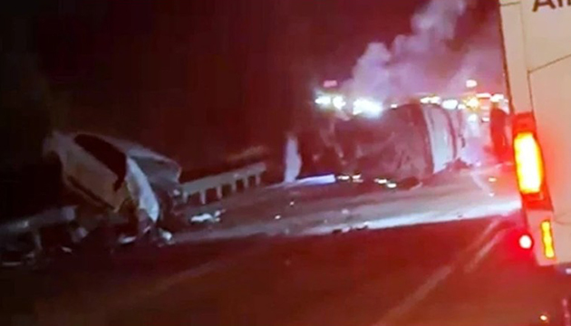 Burdur'da zincirleme kaza: Çok sayıda ölü ve yaralı var
