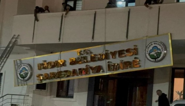 Belediyeye Kürtçe tabela