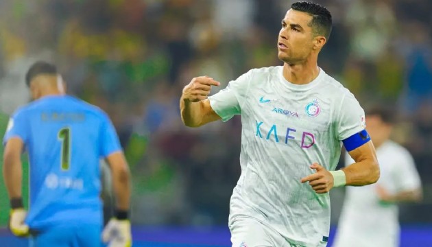 Ronaldo'lu Al-Nassr, Benzema'lı Al-Ittihad'ı 5 golle devirdi