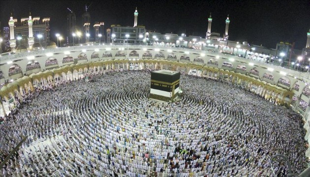 Hacı adayları kutsal topraklara ilerliyor