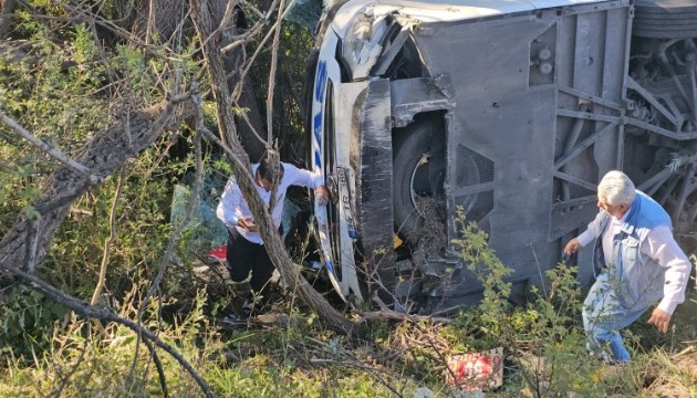 Erzincan'da yolcu otobüsü devrildi