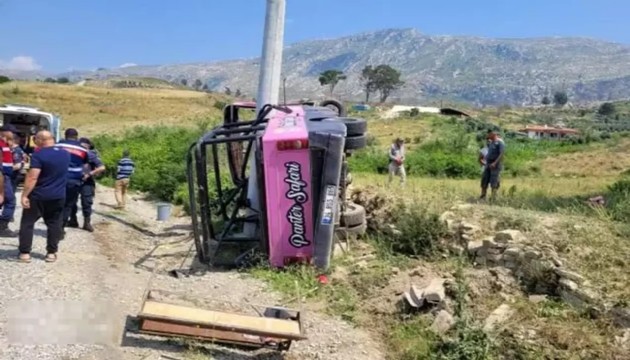 Antalya'da safari araçları çarpıştı