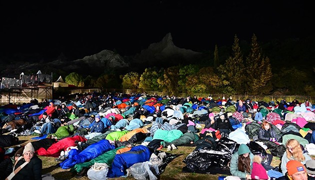 Avustralya ve Yeni Zelandalılar Anzak Koyu'na geldi
