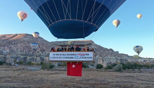 Sıcak hava balonu 'TOGG' için uçtu