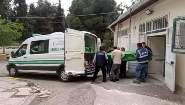 Polis aracından atlarken öldü