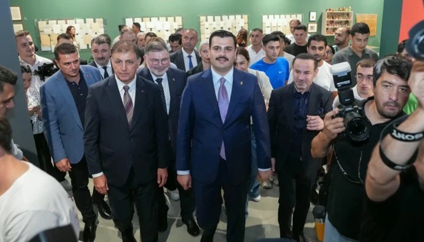 Kılıçdaroğlu ile görüşmedi, AK Partili isimle açılışa katıldı: Cemil Tugay AK Parti'ye mi geçiyor?