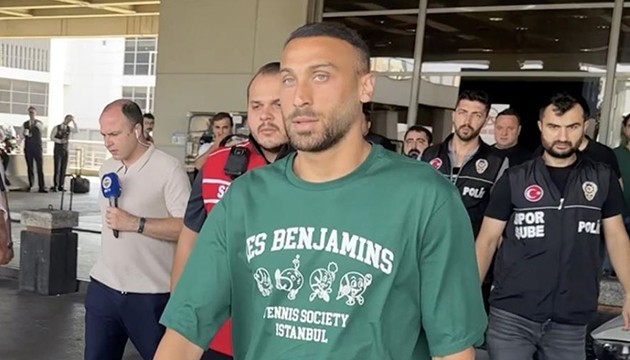 Cenk Tosun imza için İstanbul'a geldi