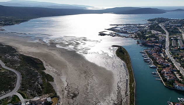 Didim ve Çeşme'de deniz çekilmesi endişelendirdi