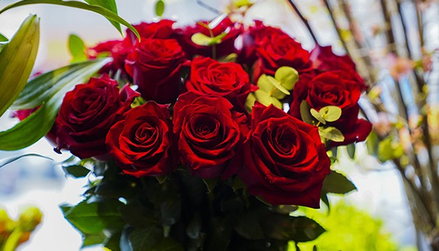 Çiçekçilerde 14 Şubat mesaisi