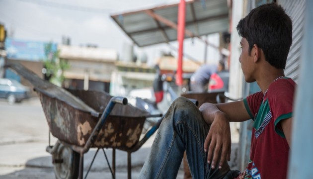 İnşaattan düşen 12 yaşındaki işçi entübe edildi