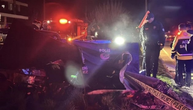 Yeni evli çifti kaza ayırdı