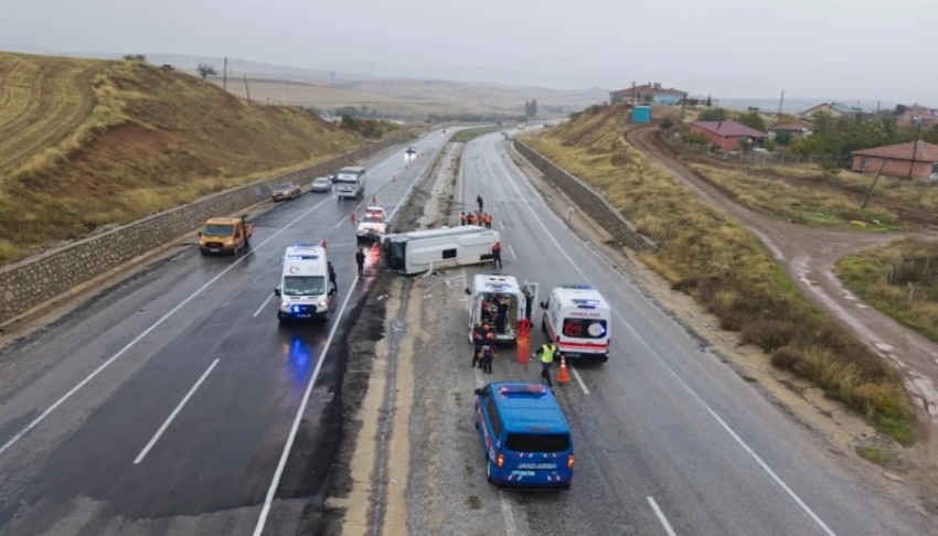 Kırıkkale'de işçi servisi devrildi