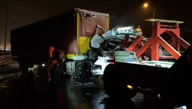 Anadolu Otoyolu'nda iki TIR çarpıştı