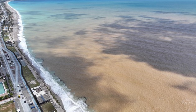 Antalya'da denizin rengi değişti