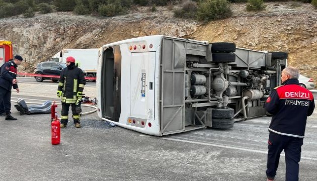 Denizli'de işçi servisi devrildi: 2 ölü, 15 yaralı