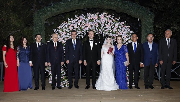 Cumhurbaşkanı Yardımcısı Yılmaz ve MHP lideri Bahçeli nikah şahidi oldu