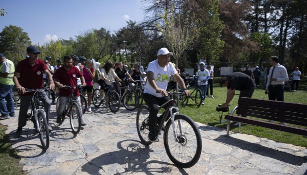 Doktorlar lenfoma farkındalığı için pedal çevirdi