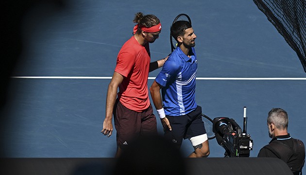 Djokovic sakatlandı, Zverev finale çıktı