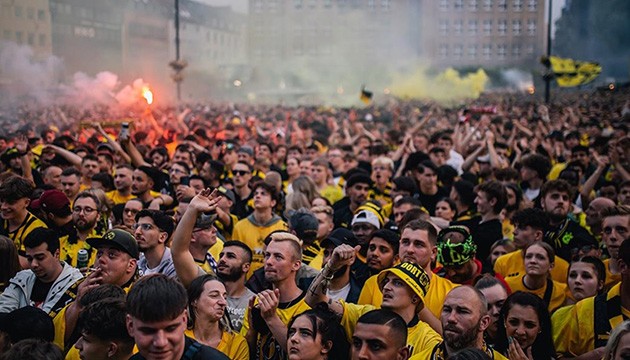 Dortmund taraftarından protesto