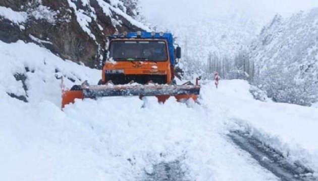 Kapatılan kara yolu açıldı