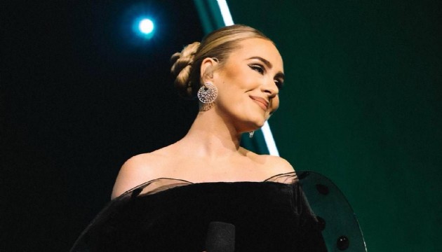 Adele, kısmen sağır kaldığını açıkladı