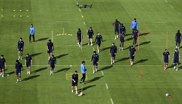 Duran top antrenörü takviyesi