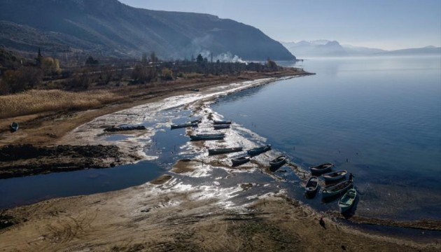 Eğirdir Gölü'nde kuraklık tehdidi!