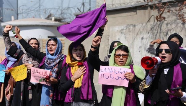 Afganistan'da kadınlar, hakları için sokaklara döküldü
