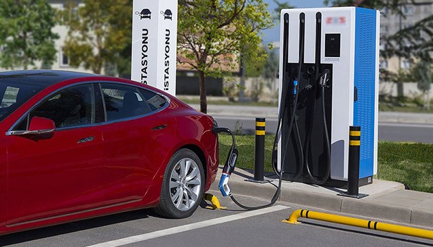 Türkiye'de elektrikli araçların hızlı şarjı için yeni adım