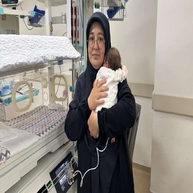 Anne karnında kan nakli ile ikinci çocuğunu kucağına aldı