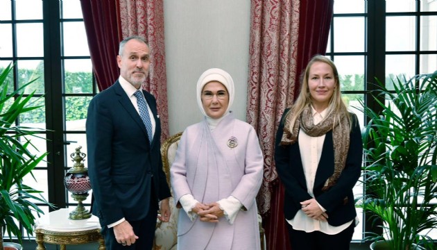 Emine Erdoğan, CMI Martti Ahtisaari Barış Vakfı temsilcilerini kabul etti