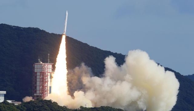 Japonya'da gözlem uydusu taşıyan roket kalkıştan sonra infilak ettirildi