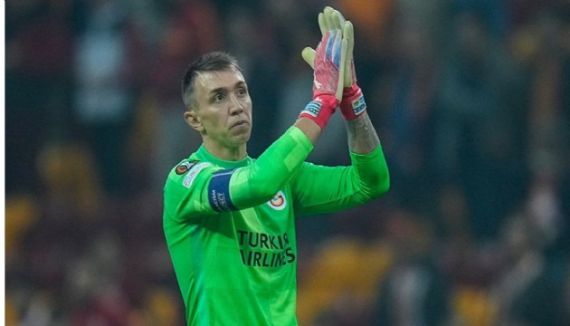 Galatasaray'da taraftarı üzecek haber Erden Timur'dan geldi: Muslera veda ediyor...