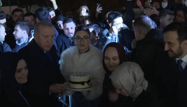 Cumhurbaşkanı Erdoğan'a gençlerden doğum günü sürprizi