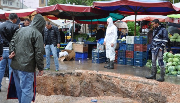 Sağanak sonrası yol çöktü!