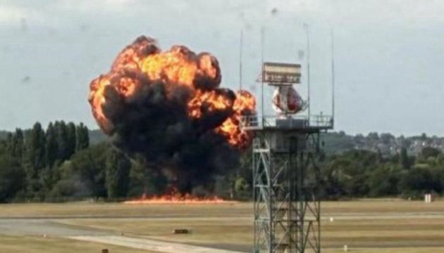 Londra’da yolcu uçağı düştü