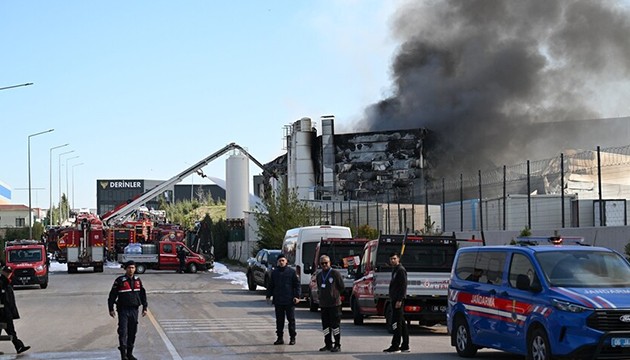 Fabrika yangını kontrol altında