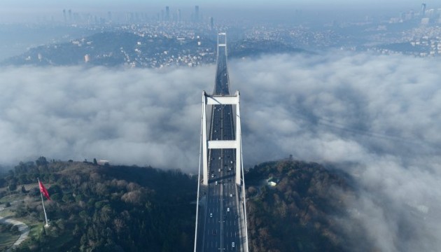 Sis İstanbul'u etkisi altına aldı