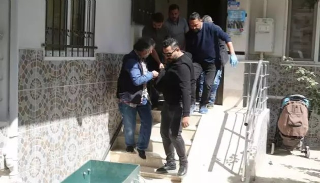 Babasını bıçakla öldürdü!