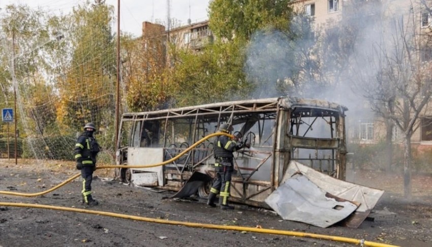 Yolcu otobüsüne saldırı: 30 kişi öldü