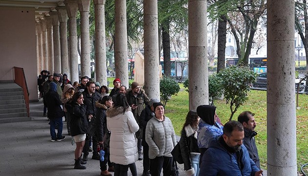 Fındıkkıran balesi için sabah erken saatlerde kuyruğa girdiler