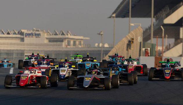 Alp Aksoy Formula Trophy'de şampiyon