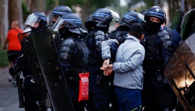 Fransa'da bu akşam da 45 bin polis ve jandarma görev alacak