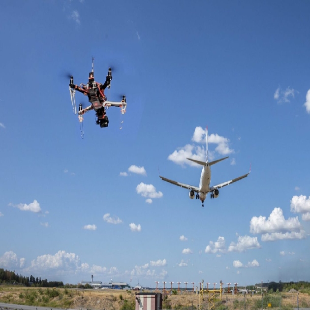 Havalimanında dron krizi! 1800'den fazla yolcu etkilendi