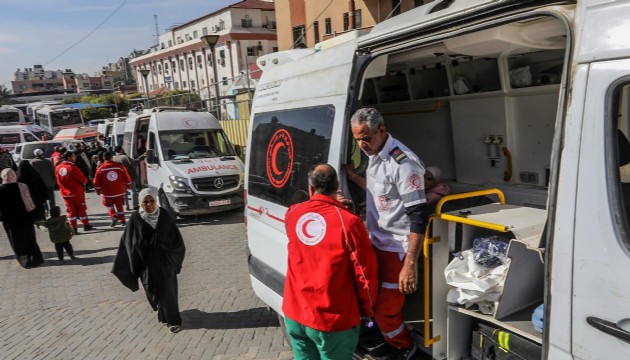 Refah Sınır Kapısı'nın açıldığı ikinci günde, Gazze'den 46 yaralı ve hasta Mısır'a geçti