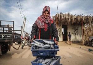 Gazze'deki balık pazarında yıllardır kadın sesi yankılanıyor