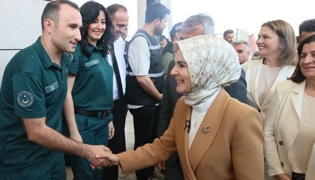 Bakan Göktaş gurbetçileri karşıladı