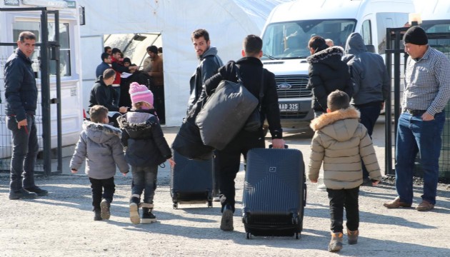 Suriyelilerin ülkelerine dönüşleri yeni yılın ilk gününde de sürdü